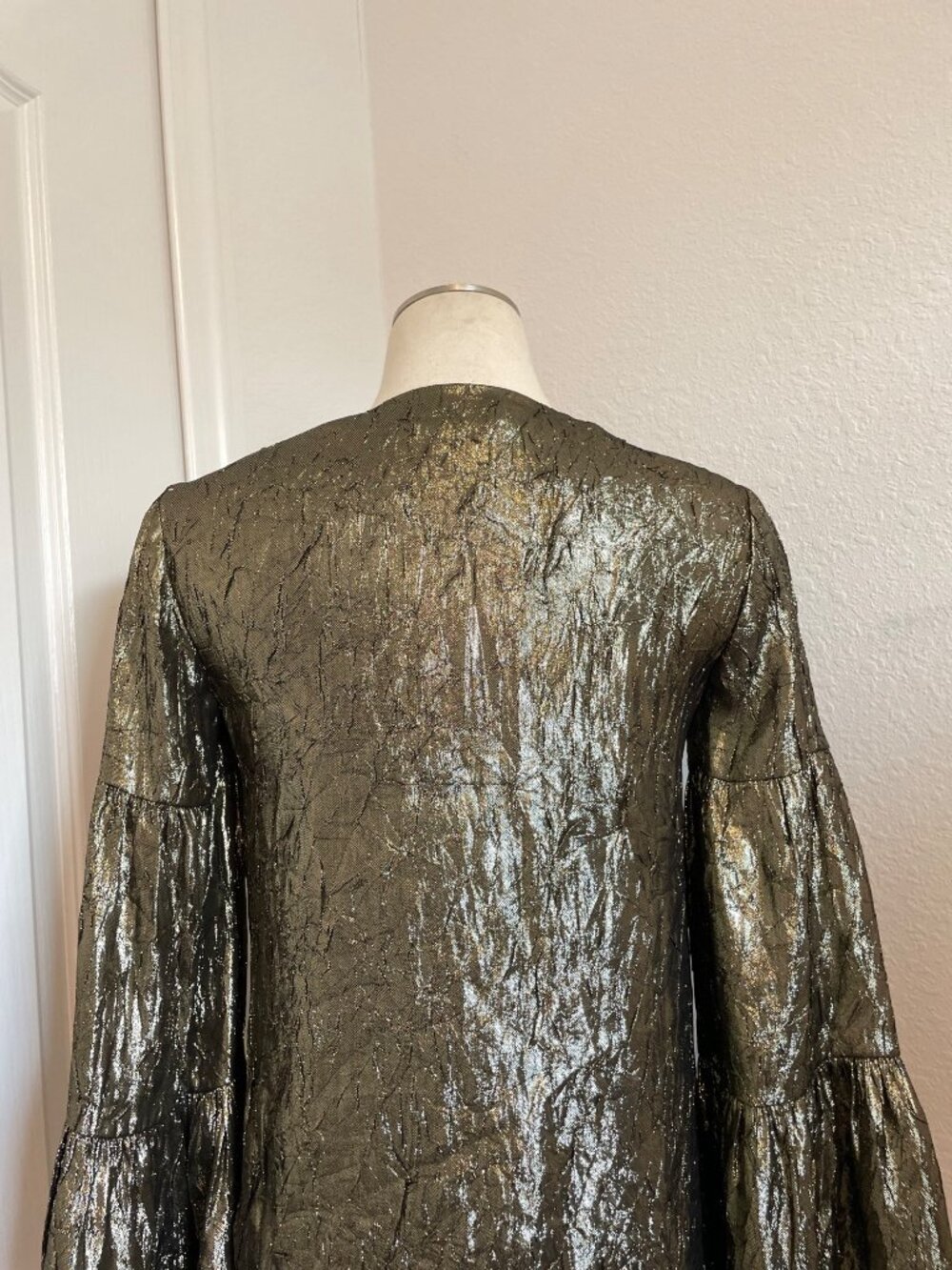 Michael Kors Collection Resort 2019 Runway Bell-Sleeve Crushed-Lame Peasant Top - Picture 9 of 14